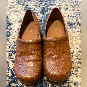 Bass Embossed Leather Clogs in Rich Brown